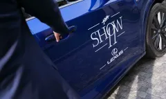 Vozy Lexus obsadily Pražský hrad při show olympijského návrháře - foto 5 | brand photo