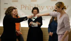 Iva Pazderková a Laura Janáčková pokřtily „Příběhy vagíny“  intimním gelem - foto 1 | brand photo