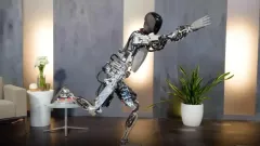 Robot Optimus od Tesly dokáže dělat jógu - foto 3 | brand photo