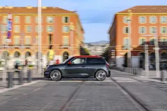 Sportovní vzhled pro elektrické MINI: MINI Cooper SE s výbavou JCW - foto 4 | brand photo