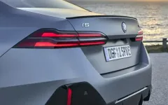 BMW i5: Elektromobil, který spojuje eleganci a inovaci - foto 5 | brand photo