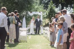 Hliněná Bašta: Řekněte ANO na břehu rybníka, uprostřed přírody a zároveň na okraji Prahy - foto 1 | brand photo