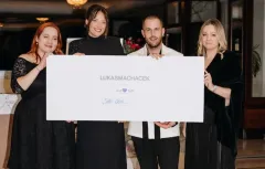 Láhve šampaňského Moët & Chandon s podpisy světových hvězd vydraženy za 580 000 Kč - foto 1 | brand photo