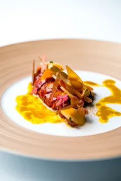 Ponořte se do příběhu s Vikim Geunesem: tříhvězdičkový Michelinský šéfkuchař, který spojuje umění a vysokou gastronomii - foto 6 | brand photo