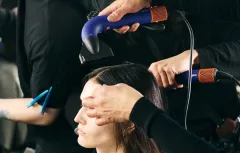 Dyson a Anthony Turner na přehlídce ISSEY MIYAKE AW24 - foto 2 | brand photo