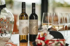 Objevte vášeň ke kvalitnímu vínu se Štěpánem Maňákem, majielem úspěšného Vinařství, které již podruhé získalo titul Nejlepší vinařství v soutěži vín Prague Wine Trophy - foto 3 | brand photo