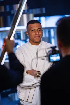 KYLIAN MBAPPÉ PŘEDSTAVIL NOVÉ HODINKY BIG BANG E UEFA EURO 2024 - foto 3 | brand photo