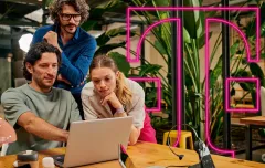 T-Mobile slaví 10 let Digitální Akademie a 20 let s Charitou ČR - foto 1 | brand photo