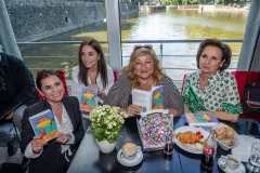 ...A PŘESKOČILA JISKRA, křest nové knihy Haliny Pawlowské - foto 6 | brand photo