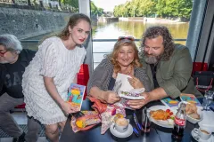 ...A PŘESKOČILA JISKRA, křest nové knihy Haliny Pawlowské - foto 2 | brand photo