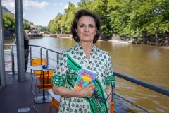 ...A PŘESKOČILA JISKRA, křest nové knihy Haliny Pawlowské - foto 12 | brand photo