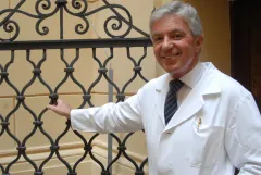 Prozkoumejte kariéru doc. MUDr. Jana Měšťáka, CSc., legendu plastické chirurgie - foto 3 | brand photo