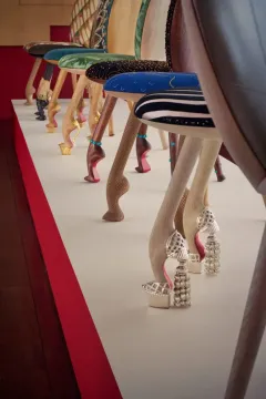 Christian Louboutin a Pierre Yovanovitch: Křesla spojující módu a design - foto 3 | brand photo
