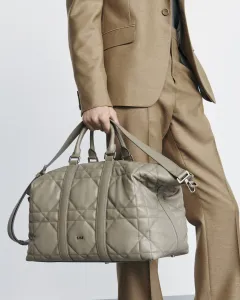 Motiv Maxi Cannage na taškách pánské kolekce Dior winter 2024-2025 - foto 5 | brand photo