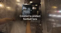 HONOR šokoval fotbalové fanoušky Barcelony barem v bublinkové fólii - foto 3 | brand photo