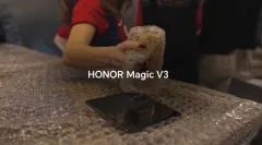 HONOR šokoval fotbalové fanoušky Barcelony barem v bublinkové fólii - foto 4 | brand photo