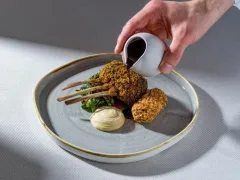 Monastiq Restaurant : luxusní prostředí a moderní gastronomie v srdci Prahy - foto 5 | brand photo