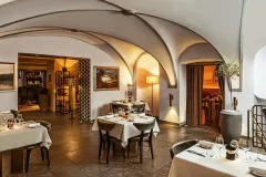 Monastiq Restaurant : luxusní prostředí a moderní gastronomie v srdci Prahy - foto 1 | brand photo