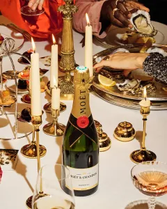 MOËT & CHANDON: SPECIÁLNÍ DÁRKOVÁ EDICE PRO NEZAPOMENUTELNÉ CHVÍLE KONCE ROKU 2024 - foto 2 | brand photo
