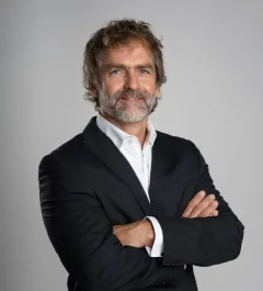 O kariéře MUDr. Libora Kmenta: Spojení zkušeností a inovativního přístupu v plastické chirurgii - foto 1 | brand photo