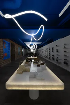 THE BRANDS N°3: UNIKÁTNÍ KONCEPT A KURÁTORSKY NAVRŽENÝ PROSTOR - foto 2 | brand photo