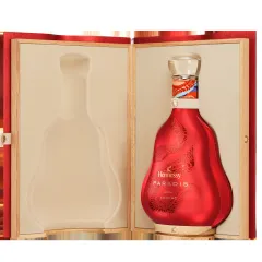 Hennessy x Shuting Qiu: spojení tradice, luxusu a moderního designu - foto 5 | brand photo