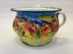 Třicet známých osobností výtvarně zpracovalo porcelánové nočníky - foto 4 | brand photo