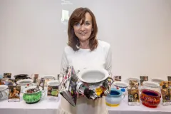 Třicet známých osobností výtvarně zpracovalo porcelánové nočníky - foto 6 | brand photo