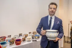 Třicet známých osobností výtvarně zpracovalo porcelánové nočníky - foto 7 | brand photo