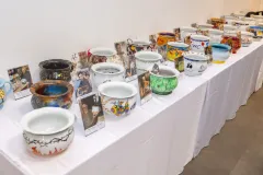 Třicet známých osobností výtvarně zpracovalo porcelánové nočníky - foto 9 | brand photo