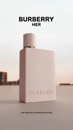 Energické gurmánské vůně: Burberry Her Eau de Parfum Intense - foto 2 | brand photo