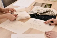 Nadčasová elegance na míru: Petra Györgyová o pánské krejčovině, udržitelnosti a ženské linii v designu - foto 4 | brand photo