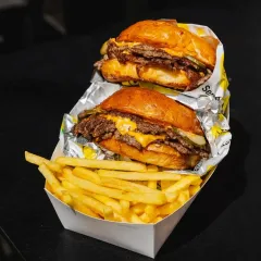 Burger Service: Preciznost chutí v srdci Prahy - foto 10 | brand photo