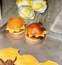 Burger Service: Preciznost chutí v srdci Prahy - foto 6 | brand photo