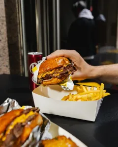 Burger Service: Preciznost chutí v srdci Prahy - foto 5 | brand photo