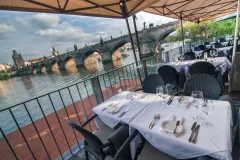 Dotek kulinářského umění v restauraci Kampa Park s výhledem na Karlův most - foto 9 | brand photo