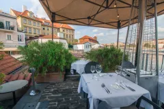 Dotek kulinářského umění v restauraci Kampa Park s výhledem na Karlův most - foto 11 | brand photo