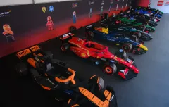 Češi postavili pojízdné modely závodních aut LEGO® pro jezdce Formule 1 - foto 1 | brand photo