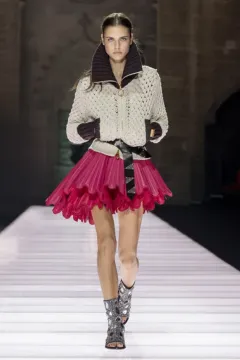 Louis Vuitton CRUISE 2026 FASHION SHOW - PALAIS DES PAPES - foto 2 | brand photo