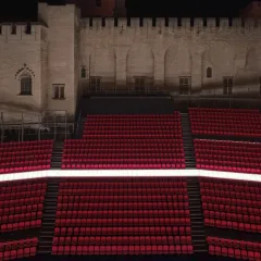 Louis Vuitton CRUISE 2026 FASHION SHOW - PALAIS DES PAPES - foto 3 | brand photo