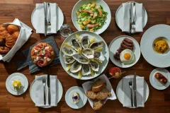 Nedělní brunch ve Four Seasons Hotel Prague: nová nedělní tradice s výhledem na Pražský hrad startuje na Den matek - foto 1 | brand photo