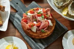 Nedělní brunch ve Four Seasons Hotel Prague: nová nedělní tradice s výhledem na Pražský hrad startuje na Den matek - foto 4 | brand photo