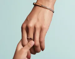 Tiffany & Co. kampaň Strong Like Mom: Den matek vlastních zaměstnankyň a jejich dětí - foto 1 | brand photo