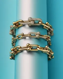 Tiffany & Co. kampaň Strong Like Mom: Den matek vlastních zaměstnankyň a jejich dětí - foto 7 | brand photo