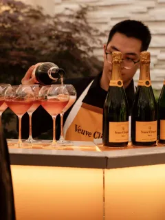 Užijte si léto plné chutí a nezapomenutelných chvil na letní terase Veuve Cliquot Sun Club restaurace Alcron - foto 4 | brand photo