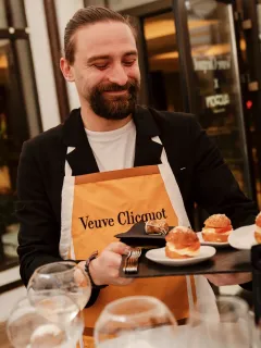 Užijte si léto plné chutí a nezapomenutelných chvil na letní terase Veuve Cliquot Sun Club restaurace Alcron - foto 10 | brand photo