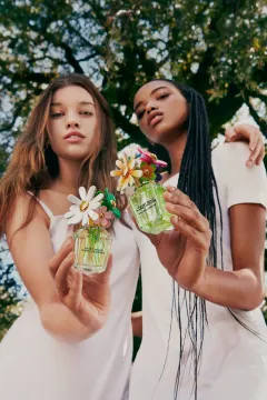 Daisy Wild Eau So Intense: Nezkrotná síla přírody v nové vůni Marc Jacobs - foto 2 | brand photo