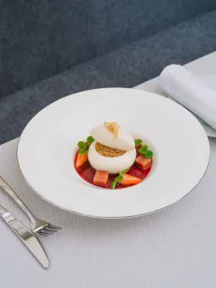 Letní oběd na terase Monastiq Restaurant: klidný luxus a promyšlená gastronomie  - foto 5 | brand photo