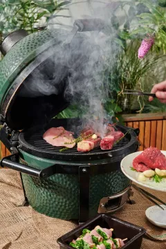 Léto s vůni grilu na terase restaurace Alcron: stylové BBQ neděle v srdci Prahy - foto 3 | brand photo