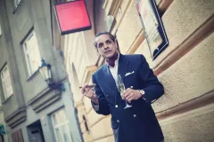 Raju S. Mirchandani, majitel sítě doutníkových barů Bar and Books v Praze, New Yorku a ve Varšavě - foto 1 | brand photo